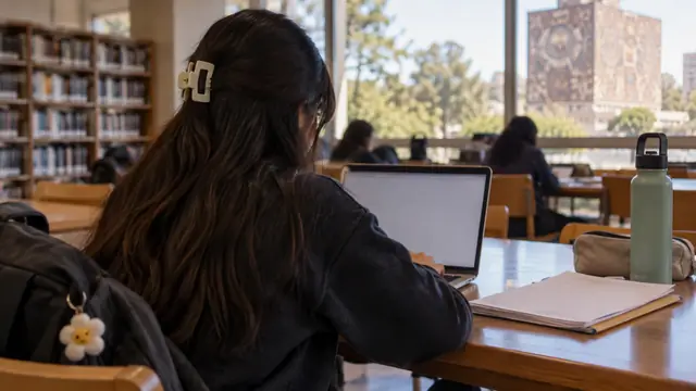 Jóvenes Escribiendo el Futuro, escena ilustrativa.