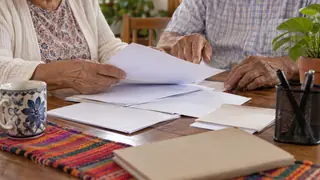 Pensión para Adultos Mayores, escena ilustrativa.