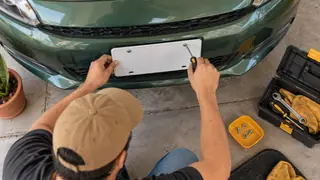 Placas y emplacamiento en Baja California, escena ilustrativa.