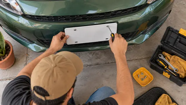 Placas y emplacamiento en Baja California, escena ilustrativa.