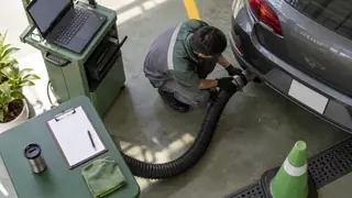Verificación vehicular en Querétaro, escena ilustrativa.